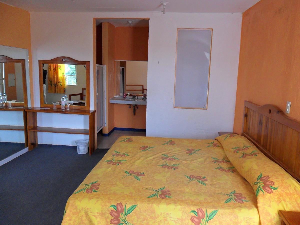 Hotel Las Cabanas San Felipe del Progreso エクステリア 写真
